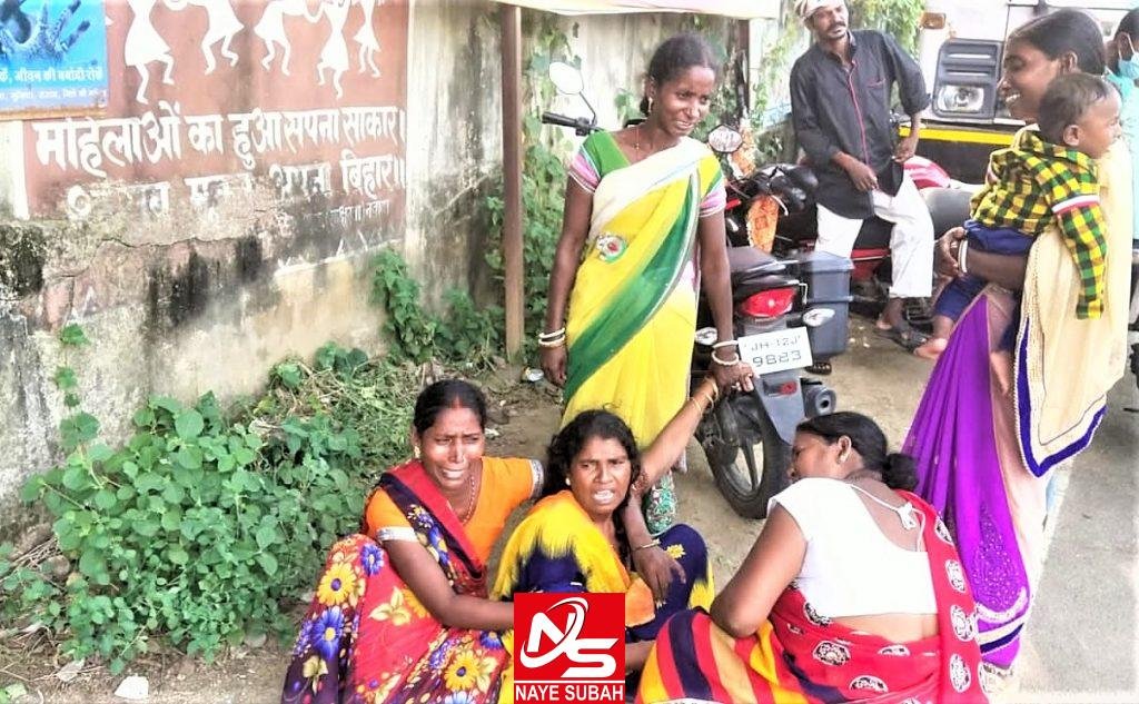 रोते बिलखते परिजन