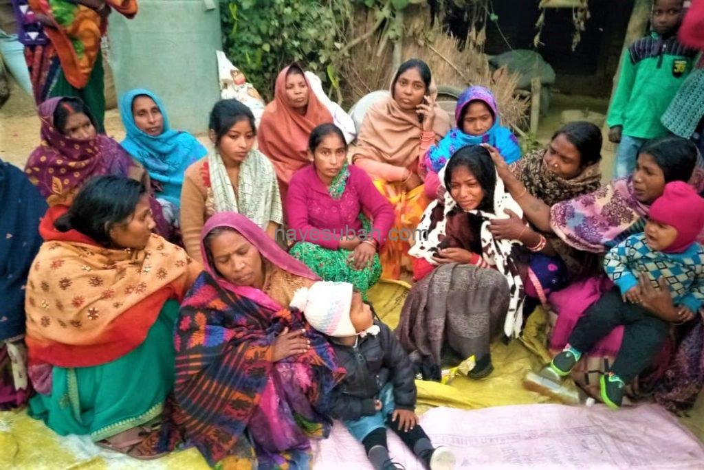 मृतक के रोते बिलखते परिजन