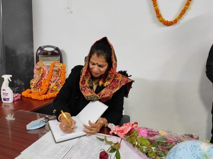 नवनिर्वाचित जिला परिषद अध्यक्ष रिंकी सिंह