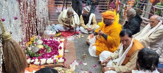 बाबा हरसू ब्रह्म की विशेष पूजा अर्चना