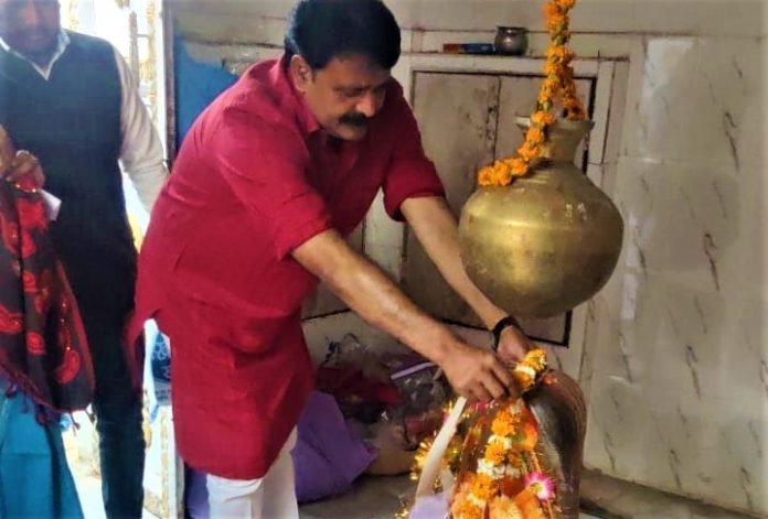 अल्पसंख्यक कल्याण मंत्री मोहम्मद जमा खान