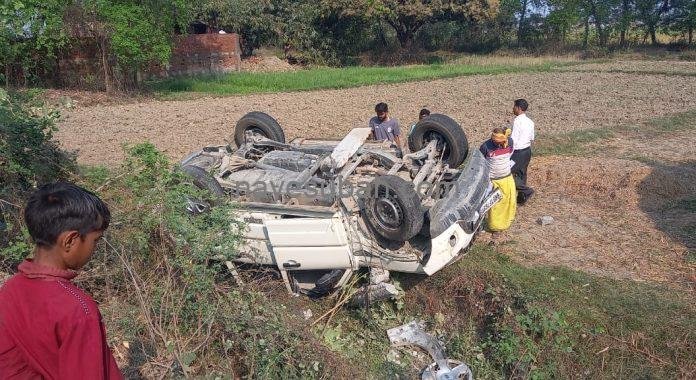 तेज रफ्तार की स्कॉर्पियो पोल में टकराई