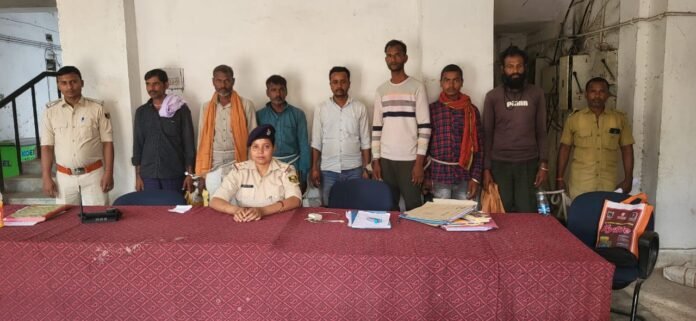 कुदरा थाना की पुलिस के द्वारा गिरफ्तार आरोपित