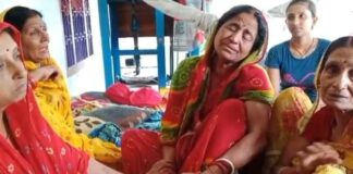 पानी बहाने के विवाद को लेकर भाई ने भाई के सीने में तलवार घोंप मार डाला रोते बिलखते परिजन