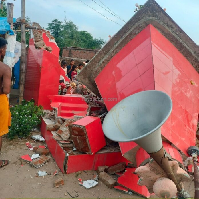 सिकरहटा के मोपती में क्षतिग्रस्त मंदिर