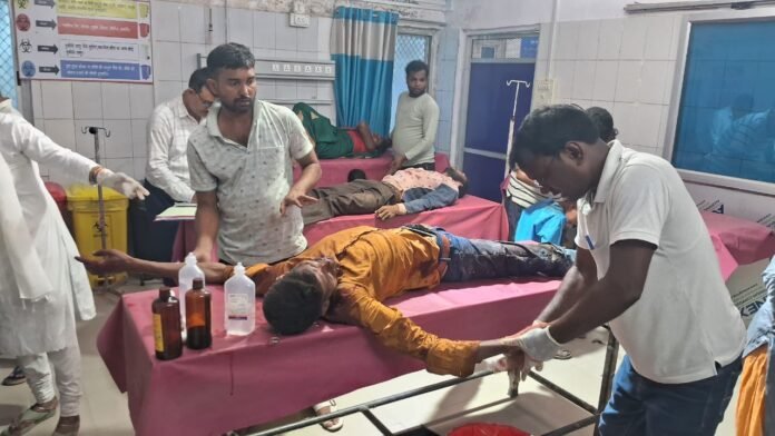 अस्पताल में भर्ती घायल