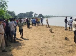औरंगाबाद में सोन नद किनारे लगी भीड़
