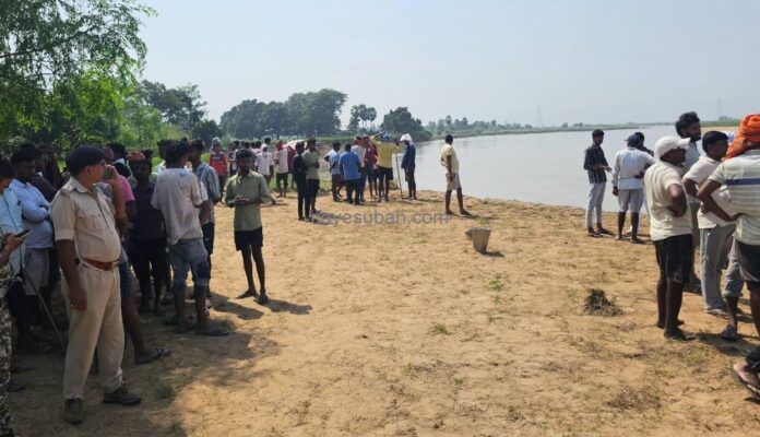 औरंगाबाद में सोन नद किनारे लगी भीड़