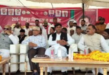 चैनपुर में मुकेश सहनी का राजद प्रत्याशी पर हमला—“कुछ लोग पार्टी से ऊपर सोचने लगे हैं”