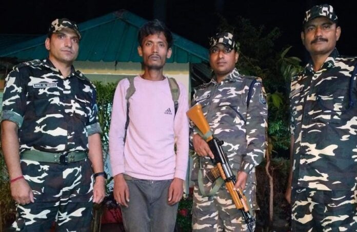 गिरफ्तार बांग्लादेशी नागरिक