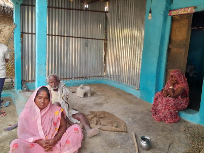 शोकाकुल परिवार