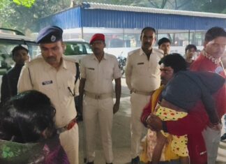 पति से विवाद के बाद पत्नी ने बच्चों संग खाया जहर, सभी की मौत NS News