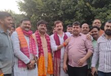 धनंजय सिंह का चैनपुर दौरा: एनडीए प्रत्याशी जमा खान के समर्थन में जनसंपर्क, ग्रामीणों से विकास और स्थिरता के नाम पर वोट की अपील