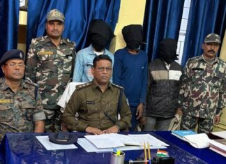 ई-रिक्शा लूटकांड का खुलासा: तीन अपराधी गिरफ्तार, लूटा गया मोबाइल और तीन बाइक बरामद