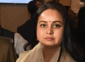 लालू परिवार में बड़ा विस्फोट—चुनावी हार के 24 घंटे भीतर रोहिणी आचार्य का राजनीति व परिवार से नाता तोड़ने का ऐलान