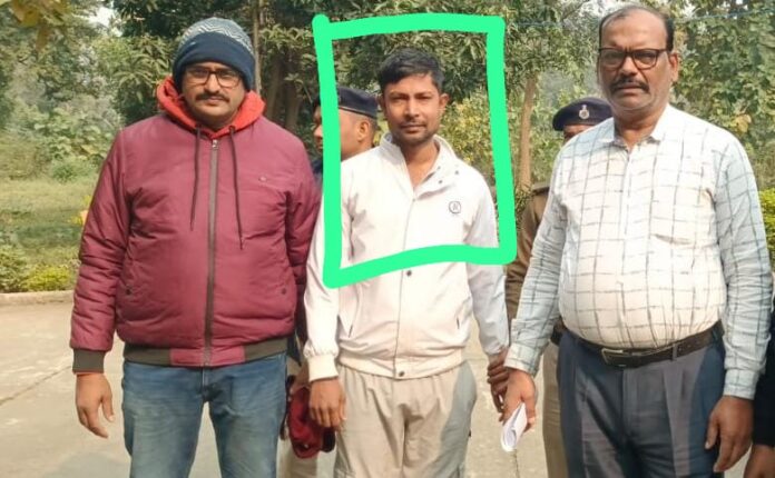गिरफ्तार कंप्यूटर ऑपरेटर चंदन कुमार