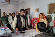 डुमरकोन पैक्स चुनाव: नामांकन के अंतिम दिन प्रखंड मुख्यालय में दिखा चुनावी जोश