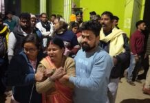 हाटा के धोनी मोहल्ले में फंदे से लटका मिला एएनएम का शव, बंद कमरे में मिली लाश से इलाके में मचा हड़कंप