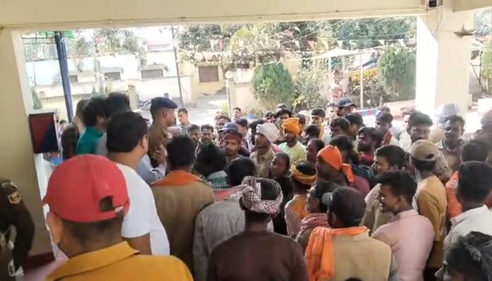 कर्मचारियों का प्रदर्शन