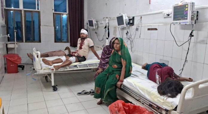 अस्पताल में भर्ती घायल