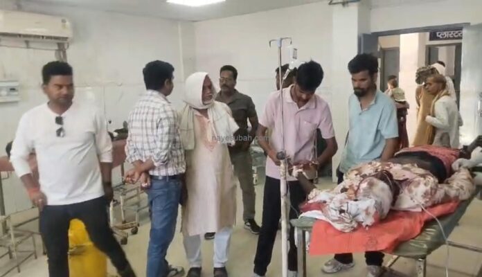 घायल का इलाज होते हुए