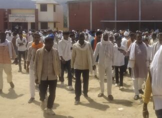 मतदाता सूची विवाद से अटका भीतरीबांध पैक्स चुनाव, नामांकन रोकने पर भड़के समर्थक NS News