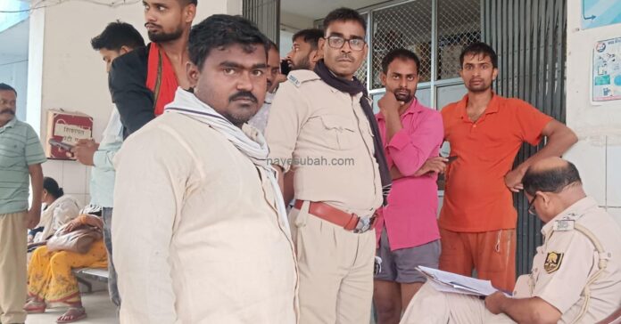 घटना से संबंधित जानकारी लेते पुलिस पदाधिकारी