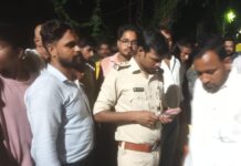 रामगढ़ थाने से महज कुछ कदम दूर स्वर्ण कारोबारी को लूटने की कोशिश, विरोध पर बदमाशों ने चलाई गोली,दो बाइकों पर सवार पांच हथियारबंद NS News