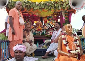 हाटा में आस्था का सैलाब: भगवान जगन्नाथ की भव्य रथयात्रा में उमड़ा जनसमूह, परंपरा के अनुसार नगर अध्यक्ष ने लगाई झाड़ू NS News