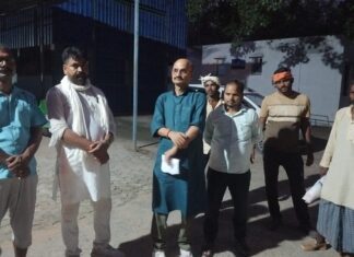 बरसात बनी काल! आंगन से बाहर निकले दो वर्षीय बच्चे को सांप ने डसा, अस्पताल पहुंचने से पहले बुझ गई जिंदगी रेफरल अस्पताल में मौजूद लोग