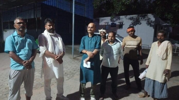रेफरल अस्पताल में मौजूद लोग