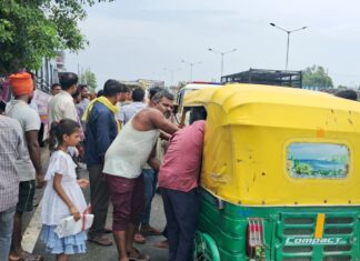 मोहनियां में भीषण सड़क हादसा: सर्विस लेन पर टाटा मैजिक से भिड़ी बाइक, दो युवक गंभीर NS News