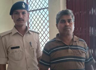 चार महीने से फरार एससी-एसटी एक्ट का नामजद आरोपी चढ़ा पुलिस के हत्थे, घर से हुई गिरफ्तारी NS News
