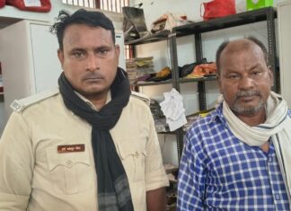 चैनपुर पुलिस का एक्शन: वारंटी दबोचा, शराब के नशे में हंगामा कर रहा युवक भी गिरफ्तार वारंटी