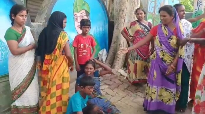 विलाप करते मृतक के स्वजन