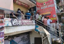 दिनदहाड़े हथियारबंद अपराधियों ने ज्वेलरी शोरूम से 10 लाख से अधिक की लूट, व्यवसायियों में दहशत NS News