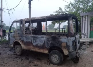 रात के अंधेरे में टाटा मैजिक को किया आग के हवाले, वाहन राख; अज्ञात पर केस दर्ज NS News