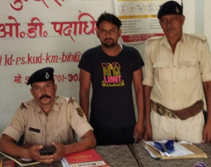 पुलिस के द्वारा गिरफ्तार किया गया कंटेनर चालक