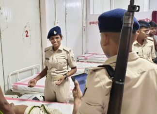 बेकाबू स्कॉर्पियो ने सड़क किनारे खेल रही तीन सगी बहनों को रौंदा, गंभीर हालत में भभुआ रेफर; चालक फरार NS News