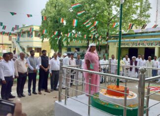 स्वतंत्रता दिवस पर चैनपुर और हाटा में दिखा राष्ट्रभक्ति का उत्साह, विभिन्न संस्थानों में हुआ झंडोत्तोलन NS News