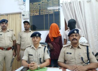 सिकठी नहर के पास महिला से लूट का खुलासा, तीन गिरफ्तार; जेवर-मोबाइल बरामद NS News