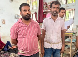 चैनपुर में पुलिस की कार्रवाई, दो वारंटी गिरफ्तार; शराब के नशे में हंगामा करते दो युवक भी पकड़े गए पियक्कड़