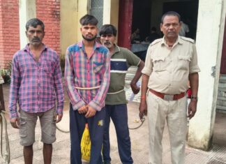 चैनपुर में नशे के कारोबार पर पुलिस की बड़ी कार्रवाई, 7 ग्राम हेरोइन और इंजेक्शन के साथ तीन गिरफ्तार NS News