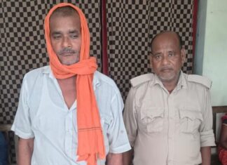 शराब के साथ एक गिरफ्तार, लंबे समय से फरार वारंटी भी गिरफ्तार शराब के साथ गिरफ्तार