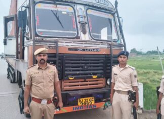 NH-19 पर पुलिस की बड़ी कार्रवाई, कंटेनर से 28 मवेशी बरामद; तस्कर फरार NS News