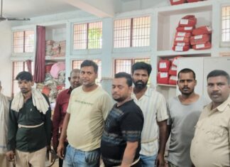 चैनपुर में शराब के खिलाफ पुलिस की बड़ी कार्रवाई, 6 गिरफ्तार; इनोवा में तोड़फोड़ और मारपीट के मामले में चार आरोपी दबोचे गए NS News