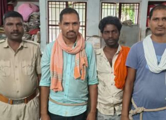 शराब बिक्री के खिलाफ छापेमारी, 36 लीटर महुआ शराब बरामद; महिला तस्कर समेत चार गिरफ्तार NS News
