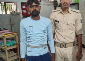 बच्चे को नाली में पटकने का आरोप, विवाद में चार घायल; एक आरोपी गिरफ्तार NS News