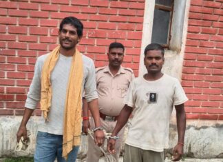 चैनपुर में शराब के नशे में हंगामा करने वाले दो गिरफ्तार, वारंटी भी पकड़ा गया NS news