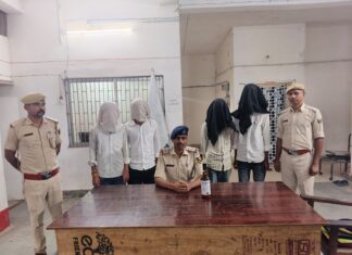 दुर्गावती में शराब पार्टी पर पुलिस की छापेमारी, नाबालिग समेत दो विधि-विरुद्ध बालक पकड़े गए; दो गिरफ्तार NS News
